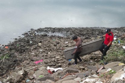 Los cuerpos fueron retirados de los sitios por gendarmes.