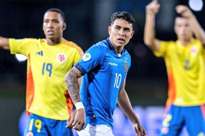 Kendry Páez (c) es criticado por no brillar con la Tri en el Sudamericano Sub-20