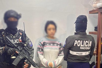 Hombres y mujeres fueron detenidos en esta operación.