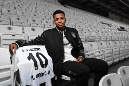 Keny Arroyo llevará el número 10 en su aventura con el Besiktas turco.