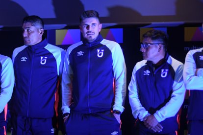 Diego Martínez (c) tiene su primera experiencia en un equipo de la LigaPro.