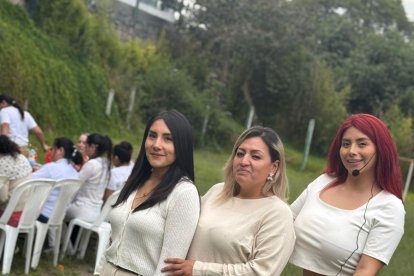 María José Molina (izq.) y Jazmín González (der.) son las psicólogas del taller.