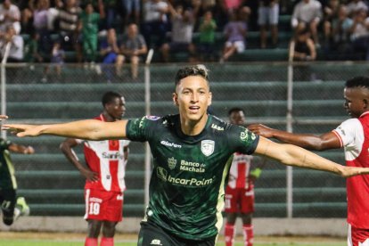 Miguel Parrales y un doblete para Orense SC ante Técnico Universitario.