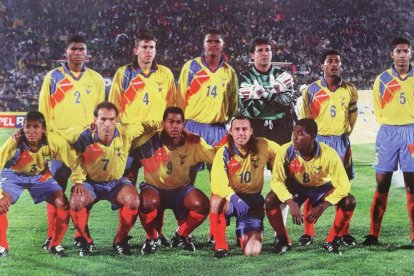 De pie: Iván Hurtado, Alfonso Obregón, Alberto Montaño, Carlos Morales, Luis Capurro y Máximo Tenorio. Agachados: Wagner Rivera, Gilson de Souza, Eduardo Hurtado, Álex Aguinaga y Héctor Carabalí.