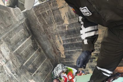 El pequeño supuestamente fue asfixiado y arrojado al contenedor de basura, en el sur de Quito.
