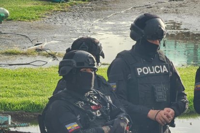 Parte del grupo de elementos que resguardó el sábado 29 de marzo la General Norte del estadio Alejandro Serrano Aguilar de Cuenca.