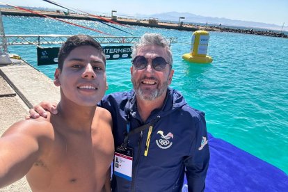 Farinango junto a su entrenador, el argentino Iván Sciacca.