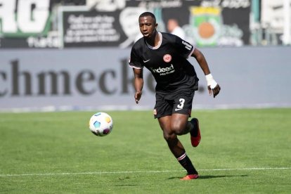 William Pacho destacó en Alemania.