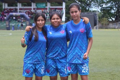 Doménica Chalco, Isabel García y Angeline Moreno forman parte del equipo Mao Cabezas.