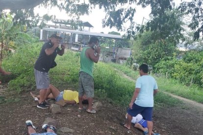 Los tres fueron acribillados cuando estaban bajo un árbol, en Tosagua, Manabí.