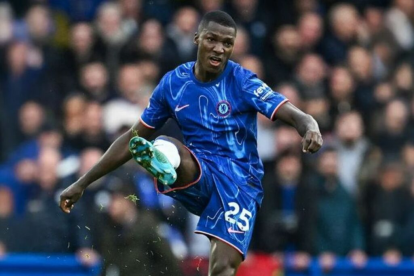 Moisés Caicedo no es considerado como titular en Chelsea en los partidos de Conference League