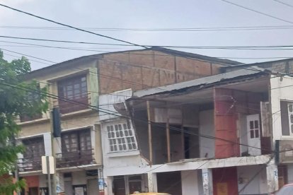 Los efectos del sismo en Esmeraldas dejaron daños materiales y generaron temor entre la población.