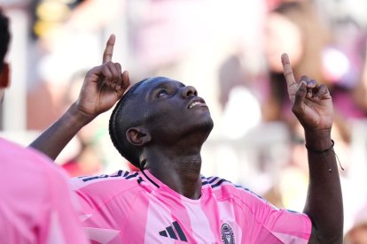 Allen Obando celebró y apuntó al cielo tras su primer gol con Inter Miami.