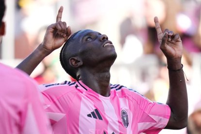 Allen Obando celebró y apuntó al cielo tras su primer gol con Inter Miami.