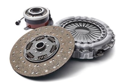 El kit de embrague consiste de tres piezas: disco, plato y rulimán.