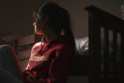 A la joven le ayudó una señora que estaba circulando en su carro por el sector.