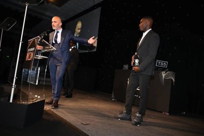 El DT Enzo Maresca resaltó la figura de Moisés Caicedo.