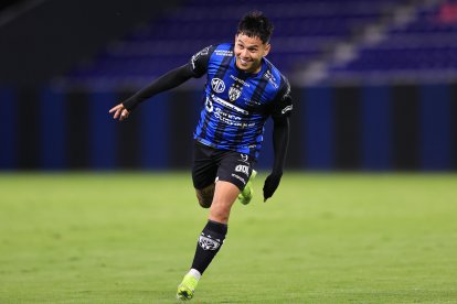 AMDEP5073. QUITO (ECUADOR), 08/04/2025.- Jordy Alcívar de Independiente del Valle celebra un gol este martes, en un partido de la fase de grupos de la Copa Libertadores entre Independiente del Valle y Universitario de Perú en el estadio Banco Guayaquil en Quito (Ecuador). EFE/ José Jácome
