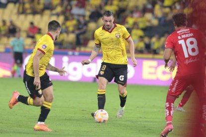 El poder goleador de Octavio Rivera (d) será una de las armas del Ídolo hoy en la capital peruana.