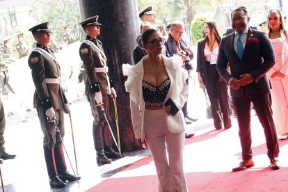 Al estilo Selena Quintanilla, la asambleísta Jhajaira Urresta caminó por la alfombra roja.