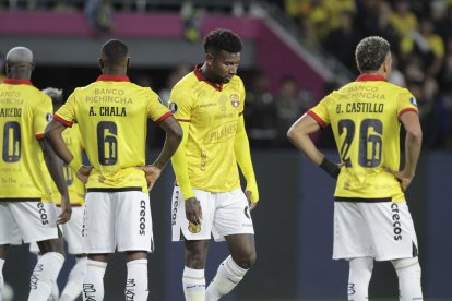 La tristeza de los jugadores de Barcelona tras perder ante Independiente del Valle.