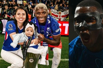 Moisés Caicedo en familia unidos por la camiseta del Chelsea.