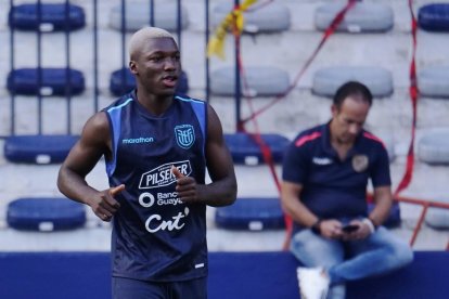 Moisés Caicedo durante el entrenamiento de Ecuador en el estadio Capwell.