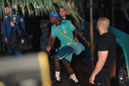 Vinicius Junior en su llegada a Guayaquil con la selección brasieña.