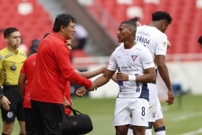 Patricio Hurtado dirigió los dos últimos partidos de la U, consiguiendo triunfos.