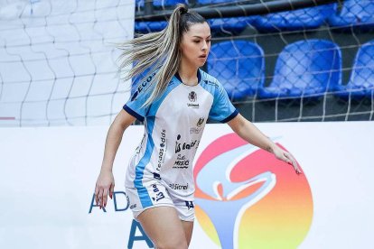 La brasileña asegura que ama jugar futsal, pero no obtiene buenas ganancias.