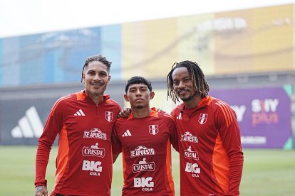 André Carrillo ya entreno con normalidad en Perú.