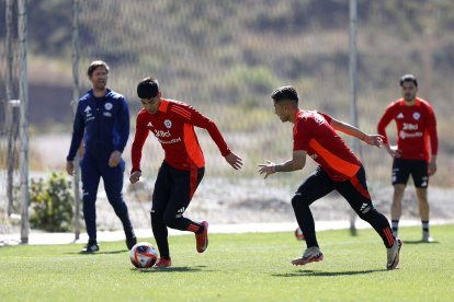 Los dirigidos por Ricardo Gareca durante su práctica del lunes 9 de junio en la ciudad de El Alto.