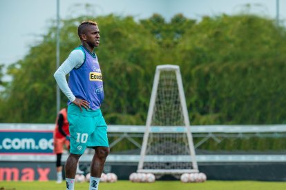 El futbolista jugó en Barcelona, Liga de Quito y Emelec.