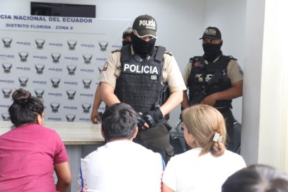 El ciudadano fue llevado hacia una unidad policial, en donde lo esperaban sus allegados.