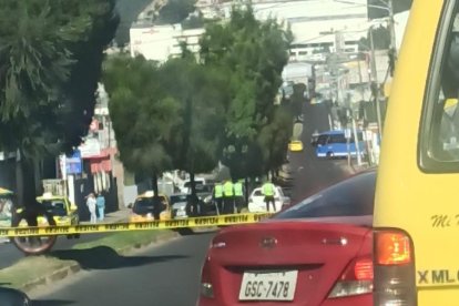 El cuerpo fue llevado a la morgue tras lo ocurrido en la Giovanni Calles, en Carapungo.