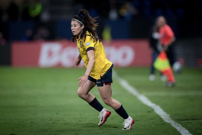 Emily Arias juega con el 7 en honor a Cristiano Ronaldo.