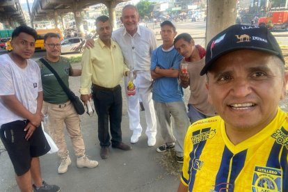 Un selfie fue como un regalo para los jóvenes que escucharon la palabra de Dios.