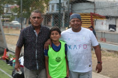 Fausto Pérez exarbitro junto a Eduardo y Cristian Burbano.