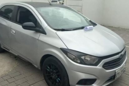 Un vehículo que habría sido usado por los sospechosos fue retenido.