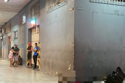 El hecho se produjo en una esquina. El cuerpo del ciudadano fallecido quedó tendido allí.