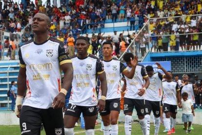 Astillero jugó la final en el estadio de Fertisa.