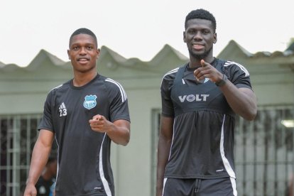 Oscar Bagui y Sergio Quintero jugadores de Emelec.