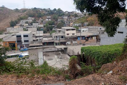 La cooperativa Nueva Prosperina, en el noroeste, podría haber sido escogido por su difícil acceso vehicular, según los vecinos.