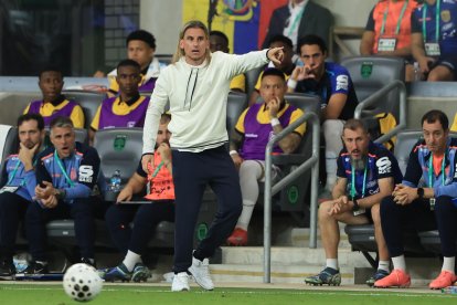 El entrenador de Ecuador Sebastián Beccacece reacciona en un partido amistoso entre Estados Unidos y Ecuador en el estadio Q2, en Texas (Estados Unidos).