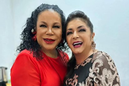 Una foto en la que se ve a las dos cantantes mientras trabajaban en el nuevo tema.