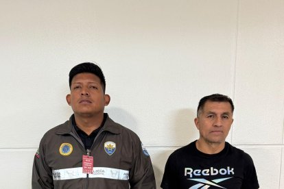 A su llegada al aeropuerto, fue puesto a órdenes de la Policía y posteriormente de la justicia.