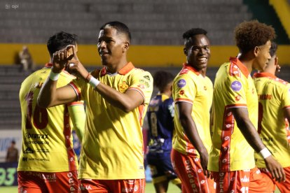 Aucas demostró contundencia al derrotar 8-0 al Delfín en el estadio Gonzalo Pozo Ripalda.
