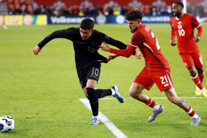 Kendry Páez (i) ofensivo ecuatoriano.