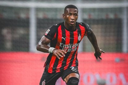 Pervis Estupiñán, lateral izquierdo del AC Milan.