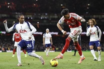 Piero Hincapié será titular en el choque de Arsenal vs Bayern Múnich.